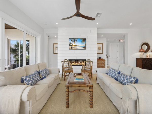 Beachside Four Bedrooms Vacation Home in Anna Maria